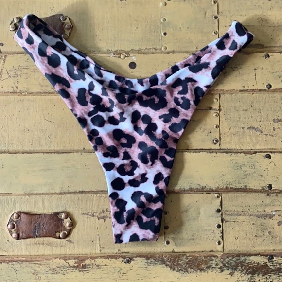 TAGLESS BODYCON LEOPARD PRINT HIGH LEG BRAZILIAN CHEEKY BIKINI BOTTOMS - Picture 4 of 5